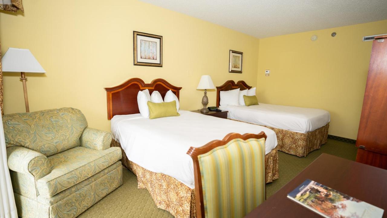 Clarion Hotel & Suites Convention Center Fredericksburg Exterior photo